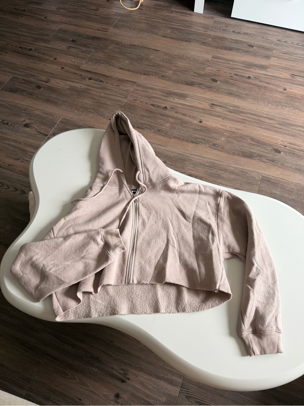 PrettyLittleThing Cropped Zip-Up Hoodie in Light Taupe